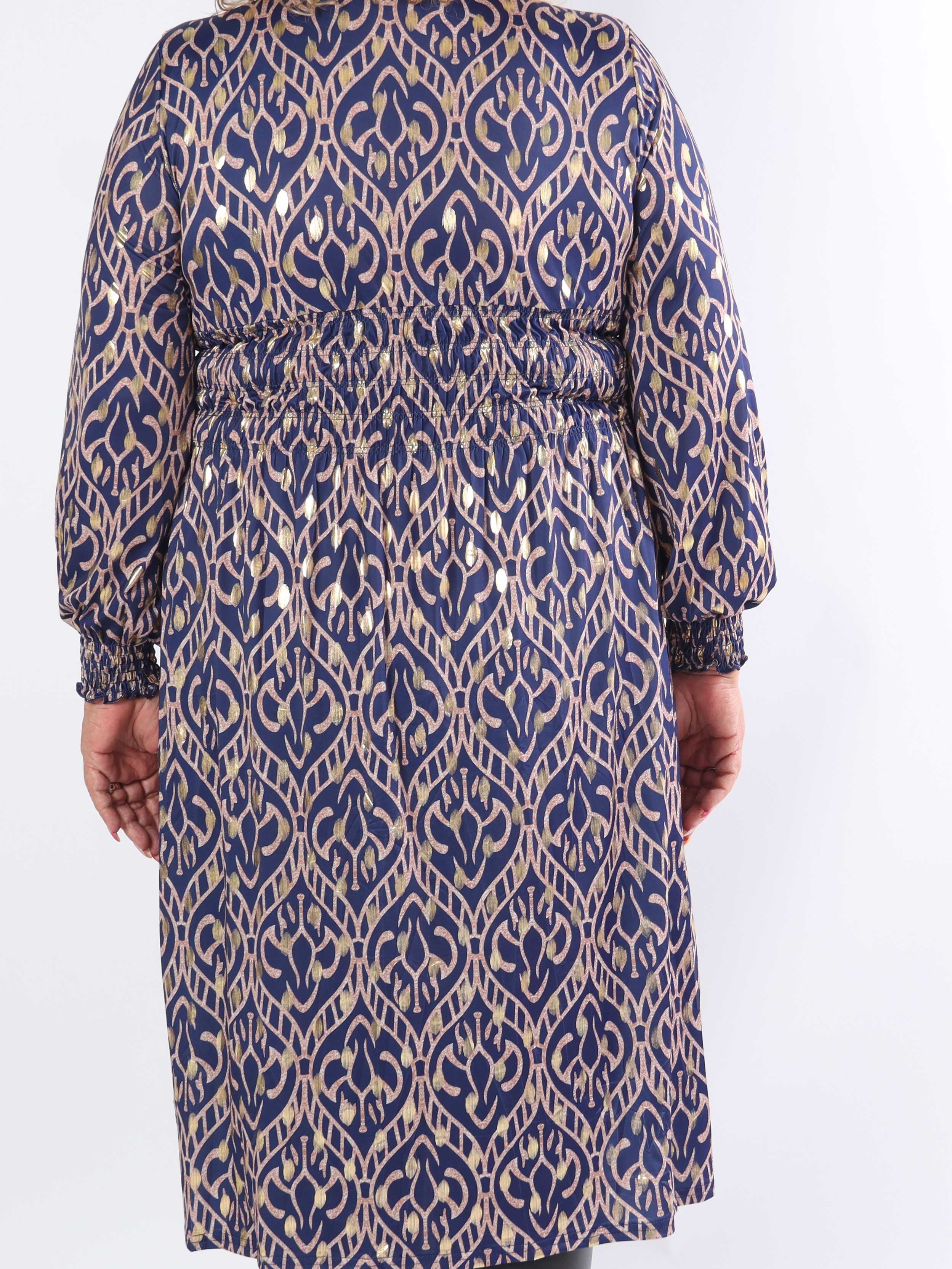 Pams Boho Midi L/S - Elastisk plus size kjole i krølfrit stof